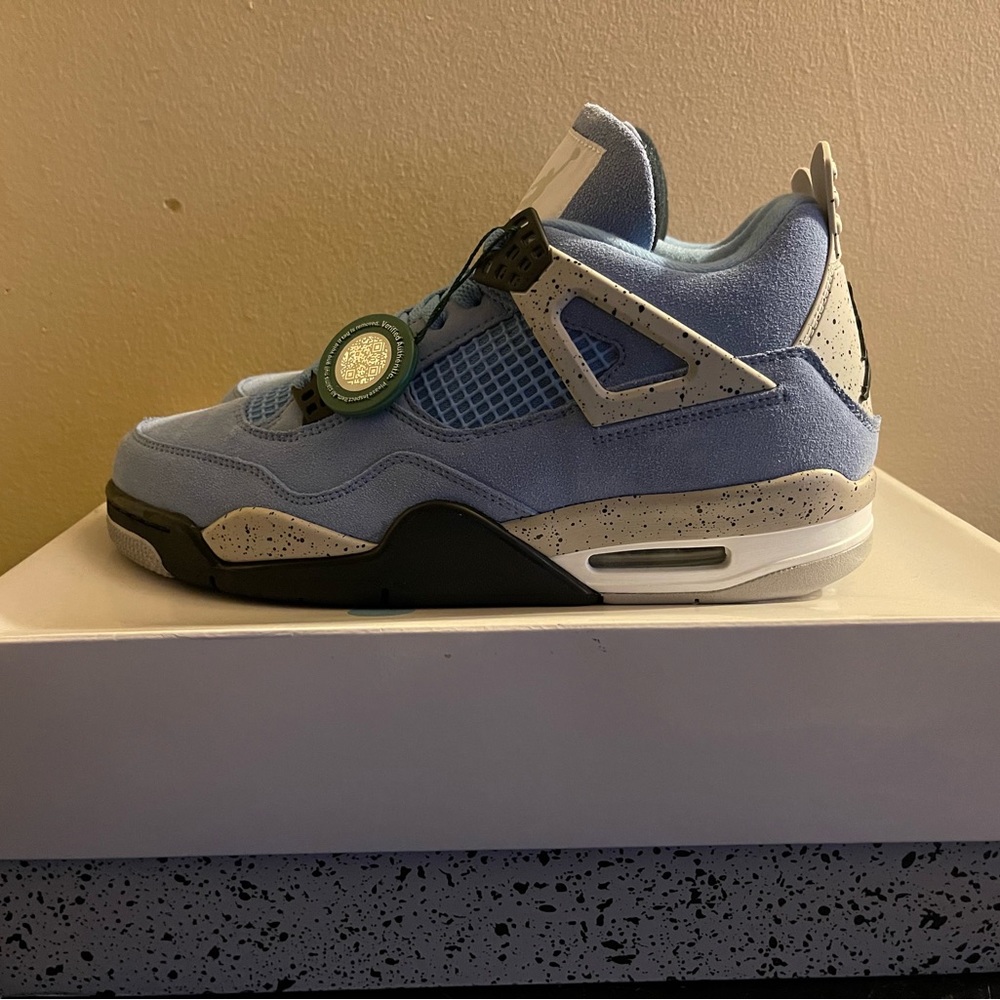 Jordan 4 University Blue